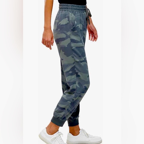 Splendid Women's Ankle Cuff Relaxed Fit Active Pants Camo Jogger S-M-XL NEW - Picture 1 of 4